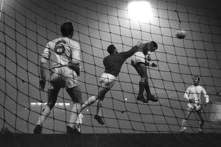 5 Jose Augusto, Benfica, beats Manchester United goalkeeper Gregg to head in the first goal of the quarter-final first-leg match of the European Cup, at Old Trafford, Manchester, England, on February 2, 1966 - AP.jpg